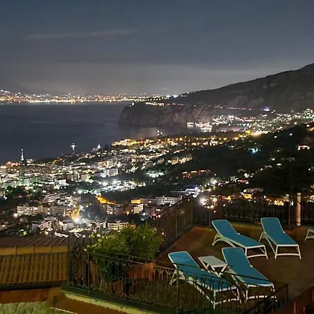 Pietraluna Vila